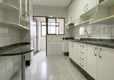 Apartamento com 83m², 3 dormitórios, 1 suíte, 1 vaga no bairro Estreito em Florianópolis